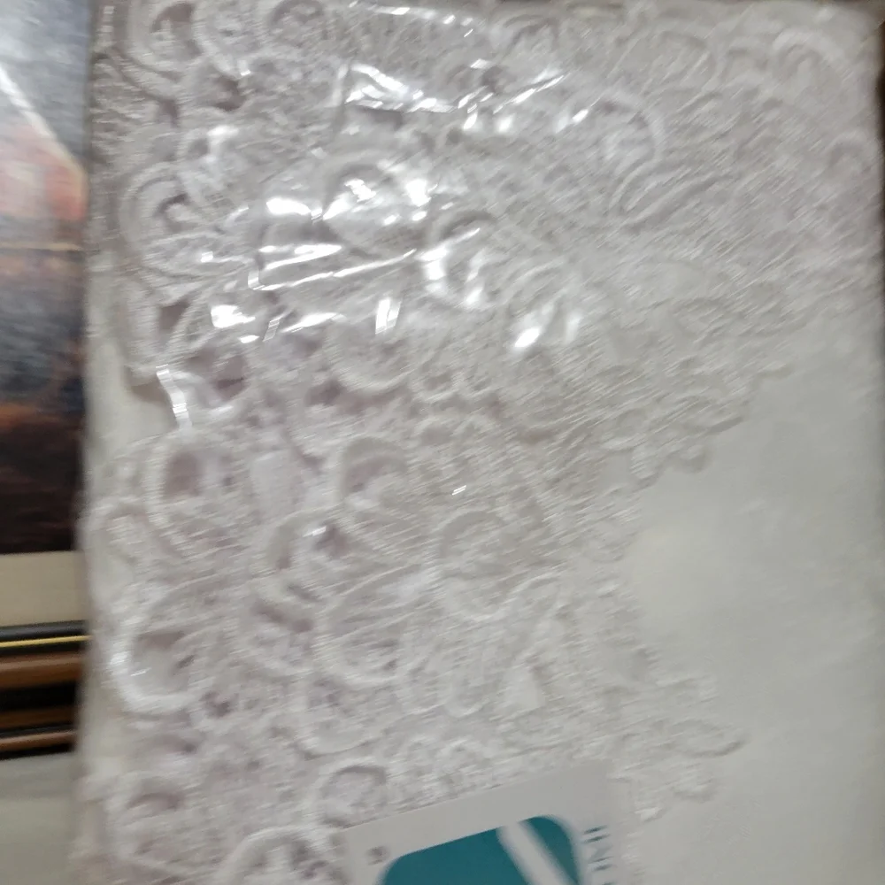 Table Cloth - Picture 2 of 4